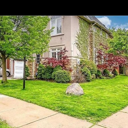 Cozy Apartment In Oakville , Ontario , Canada Esterno foto