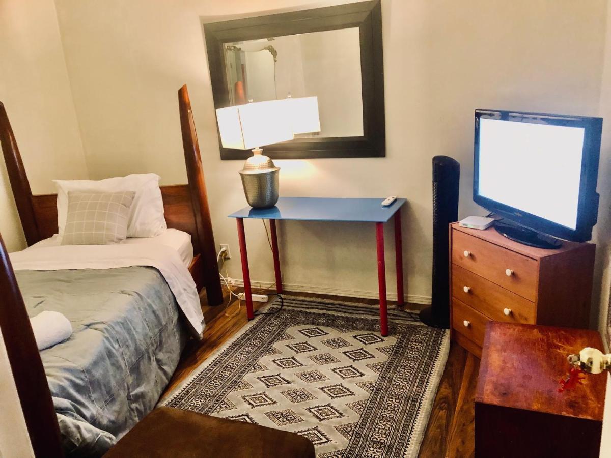 Cozy Apartment In Oakville , Ontario , Canada Esterno foto